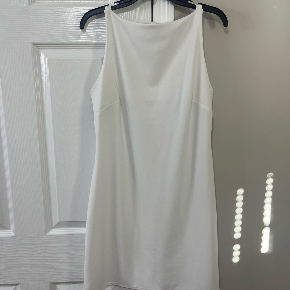 Elegant White Sleeveless Dress